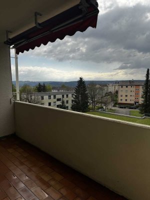 4 Zimmer Wohnung mit Balkon zu vermieten