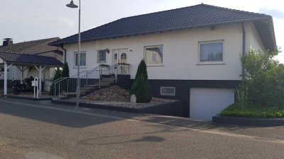 Einfamilienhaus Bungalow mit Einliegerwohnung zu vermieten in Ingelheim
