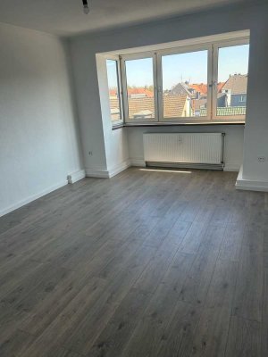 Frisch renovierte 2-Zimmer-Wohnung im 03. OG