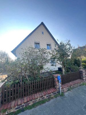 Ihr Projekt - Großes, unterkellertes  EFH mit Nebengelass und Handlungsbedarf