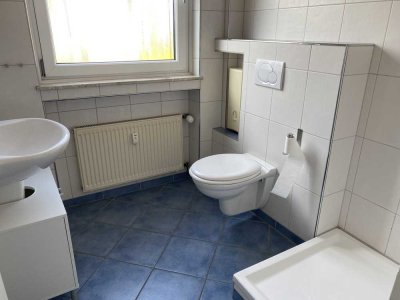 Nähe Uni. Teilmöblierte 1 Zi.-Whg. mit Diele und Duschbad mit Fenster. Hochparterre, sep. Eingang.