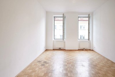 Ein Raum voller Licht und Leichtigkeit – Altbaucharme pur!