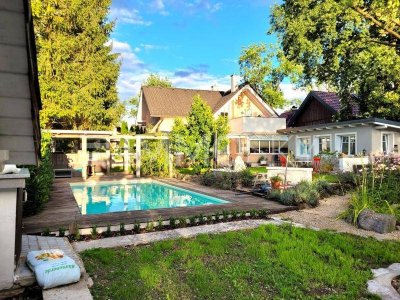 Urlaub zu Hause  Stilvolles Anwesen mit Saunahaus, Pool und Teich