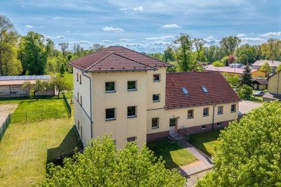 Wohnhaus mit ca. 505 m² teilausgebauter Wohnnutzfläche und solider Rendite auf 6.066 m² Grundstück!