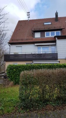 Kleine 4 Zimmer Wohnung mit Hobbyraum im Dachgeschoss