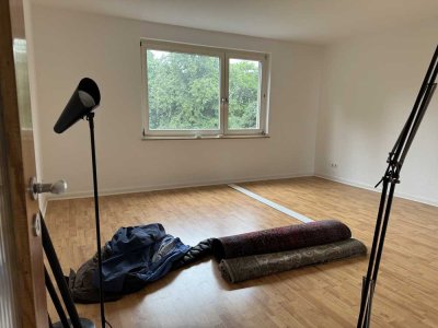 Geschmackvolle 3-Raum-Wohnung mit Balkon in Köln Bayenthal