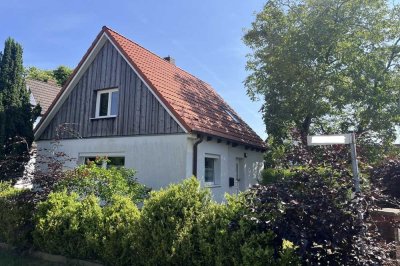 Charmant modernisiertes 2-Zimmer Einfamilienhaus auf einem Erbpachtgrundstück
