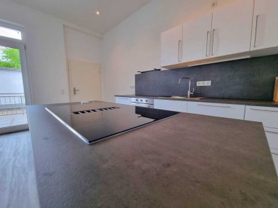 zentral & ruhig: riesige 6,5ZK+2Bäder+Balkon: "Kaltmiete+": inkl. Küche Internet Stellplatz Keller