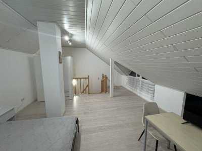 Möbliertes Zimmer (hell, geräumig, sofort frei) mit gem. Küche und Bad in toller Lage mit Stellplatz