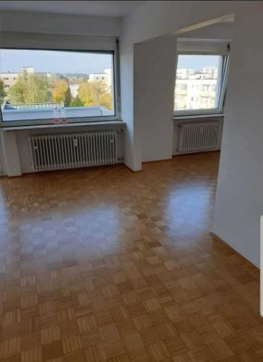 Geschmackvolle 3,5-Raum-Wohnung mit Balkon und EBK in Germering