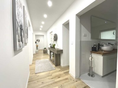 Elegantes Zweifamilienhaus mit modernem Smarthome-System, Kamin und großzügigem Garten in einer ruhi
