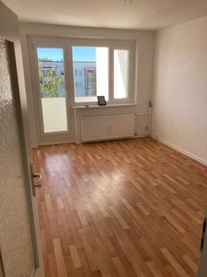 Kleine 4- Zimmer Wohnung ab sofort