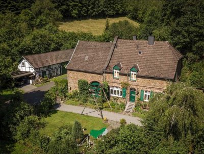 Einzigartiges Forstanwesen mit historischem Charme und  Wirtschaftsgebäude