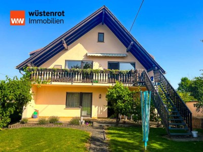 Großzügiges Zweifamilienhaus mit Garten, Garagen & Ausbaupotenzial in Naunheim