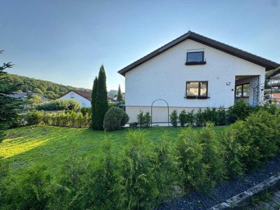 Erstbezug nach Sanierung: 4,5 Z-Wohnung in Steinheim mit Balkon