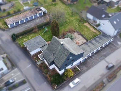 **Wohnhaus in Toplage mit 18 Garagen und großem Grundstück**