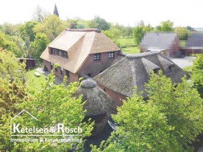 Lukratives Reetdachanwesen mit vier „genehmigten“ Ferienwohnungen