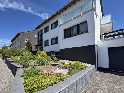 Großzügiges und sehr gepflegtes 2 Familienhaus mit Einliegerwohnung in Tsst-Wehen zu verkaufen!