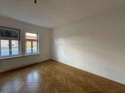 Stilvolle 2,5-Zimmer Altbauwohnung mit Balkon – perfekt für WG, Paare &amp; Studierende