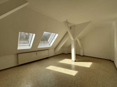 2-Zimmer-Dachgeschoss-Wohnung in Bahnhofsnähe