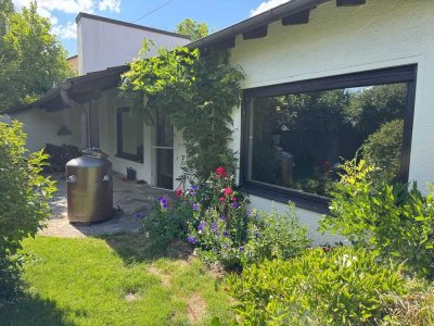 Stilvoller Bungalow mit Garten in ruhiger Lage zur Miete   162 m² Wohnfläche/ 70m² Souterrain