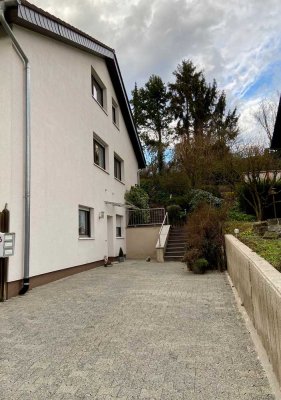 Gepflegte 2-Zimmer-Erdgeschosswohnung mit Terrasse  und Einbauküche in Bensheim