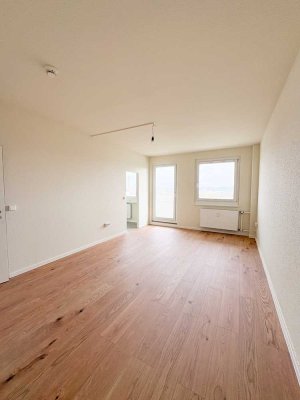 Frisch modernisierte 4-Raum-Wohnung mit EBK und Balkon!