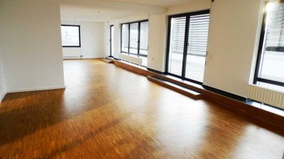Über den Dächern der Stadt - 3-Zimmer-Penthouse-Wohnung mit großer Dachterrasse und EBK in der City