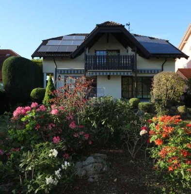 Feldrandlage: lichtdurchflutet, Traumgarten, EBK, Kamin, Carport, PV, WP, Solarthermie, ...