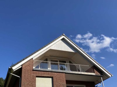 Helle 2-Raum-Dachgeschosswohnung mit EBK und Balkon in Molfsee