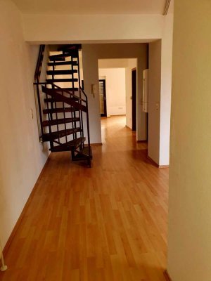 Offene 3-Zimmer-Maisonette-Wohnung Ingelheim - Heidenfahrt am Rhein