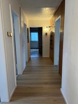 Helle 3-Zimmer Dachgeschosswohnung mit Balkon in Stuttgart-Schönberg