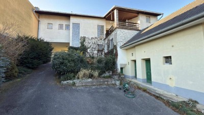 LIEBEVOLL GEPFLEGT MIT PANORAMATERRASSE, NEBENGEBÄUDE UND SONNIGEM XXL GARTEN