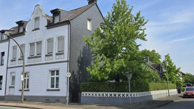 Mehrgenerationenhaus oder Kapitalanlage mit 4 Wohneinheiten, Garten und Garage in DU-Bergheim