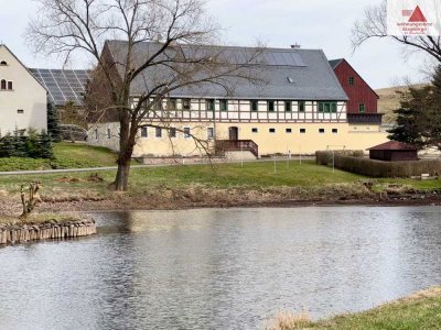 Zweiseitenhof, Fachwerkhaus mit zwei Wohneinheiten mit Nebengebäude und Garagen bei Frauenstein