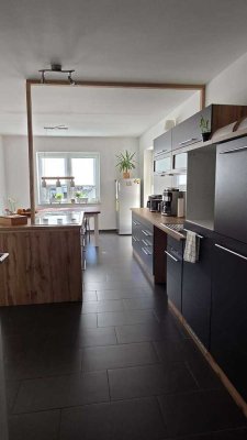 Attraktive 4‑Zimmer‑Wohnung mit Balkon und Stellplatz