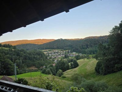 Freundliche 3,5-Zimmer-Dachgeschosswohnung mit Balkon und schöner Aussicht