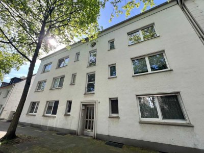 Große Küche und Balkon - modernes Wannenbad mit Fenster - 2 Zi.-Whng.- Duisburg