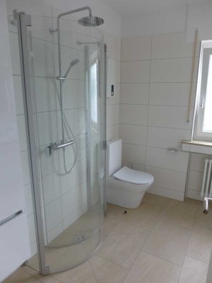Sanierte 2-Raum-Wohnung mit neuem Duschbad, Einbauküche und Balkon