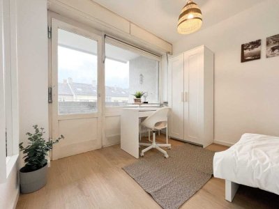 freies WG Zimmer mit Balkon in Frankfurt