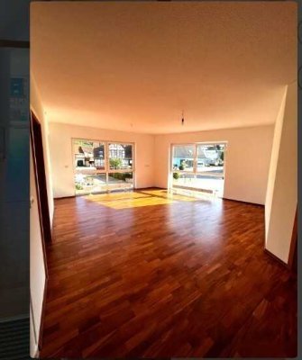 Wohnen mit Stil und Komfort: 3-Zimmer-Traumwohnung mit Balkon und Garage