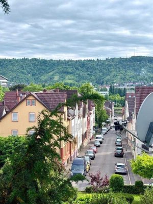 Charmante 1-Zimmer Dachgeschoss-Wohnung mit Aussicht in Stuttgart-Untertürkheim