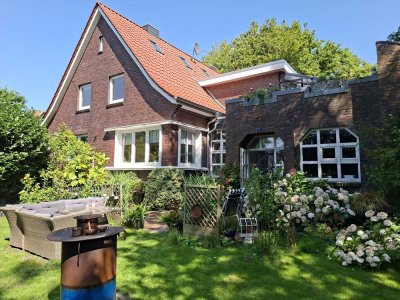 Facettenreiche Immobilie - zwei Wohneinheiten - Gartenparadies - zentrale Lage in Hohenkirchen