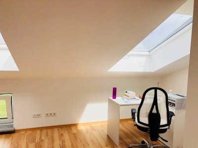 Helles 1-Zimmer-Studentenappartement in Uni-Nähe, Augsburg/Göggingen