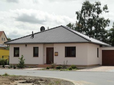 Ostsiedlung Sangerhausen; 2 schöne Grundstücke, 1x Bungalow; 1x Stadthaus