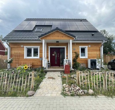Neues Haus im modernen Landhausstil mit Solaranlage und Garantie