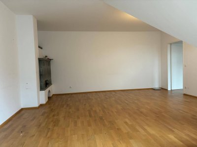 Purkersdorf Zentrum: Großzügige Dachgeschosswohnung mit Terrasse