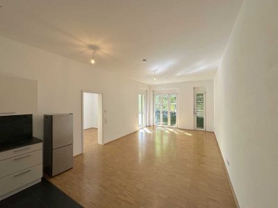 Helle 2-Zimmer-Wohnung mit Einbauküche, Garten & 3 m Deckenhöhe