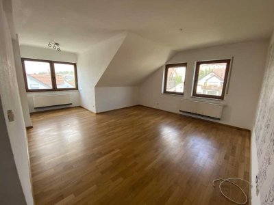 Helle Dachgeschosswohnung in Erlenbach zu vermieten