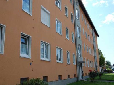 Mittendrin: Modernisierte 3 Zimmer-Wohnung mit Balkon